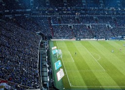 排列五直播平台|摇滚圣地再燃战火，传奇重聚，比利奇与莱科共叙绿茵情缘