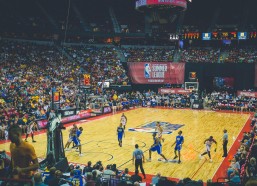 【排列五官方网站】小里弗斯感叹，雷迪克头发都白了，不敢想象当湖人主帅压力有多大