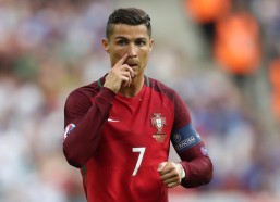 排列五直播平台-萨内誓言以卓越状态锁定世界杯席位，盛赞孔帕尼领袖风范引领球队前行