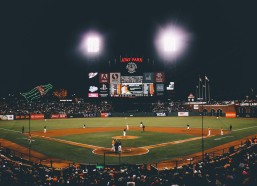 排列五体育中心|中超联赛综述，穗京双雄喜迎开门红 申城德比鏖战平局收场