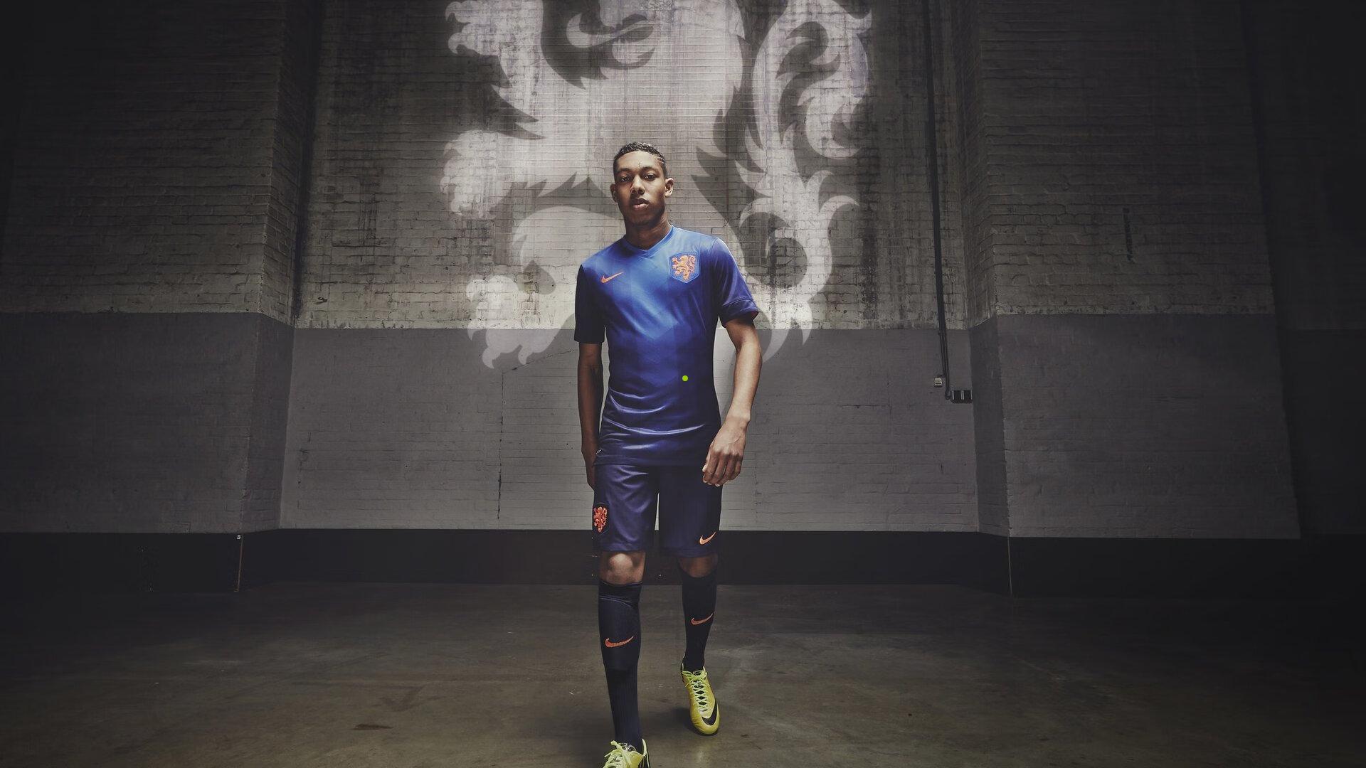 每体独家披露，梅西2023年初曾密联哈维盼返巴萨，四月因西甲联盟否决梦碎